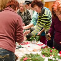 Výroba adventních věnečků 2014